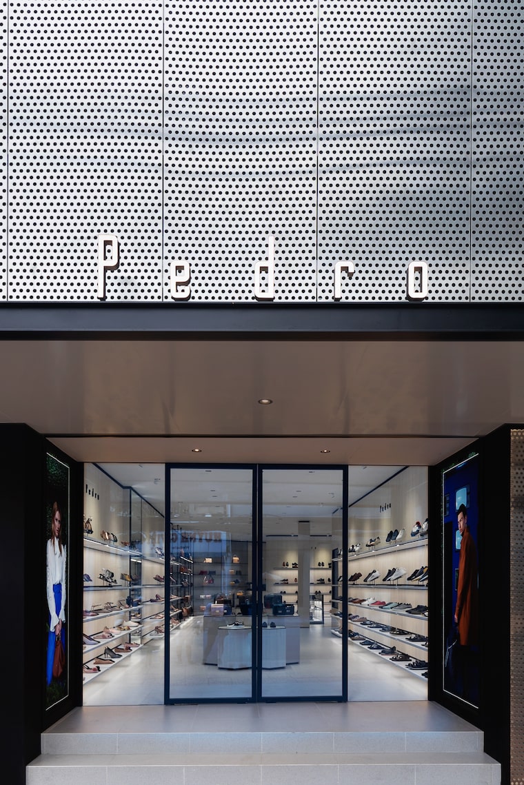 SCION Pedro Penguin Cosmetic Bag : Amazon.co.uk: Fashion
