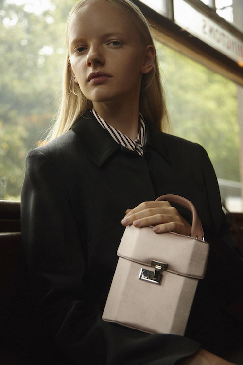 tui-hop-charles-and-keith-3-1