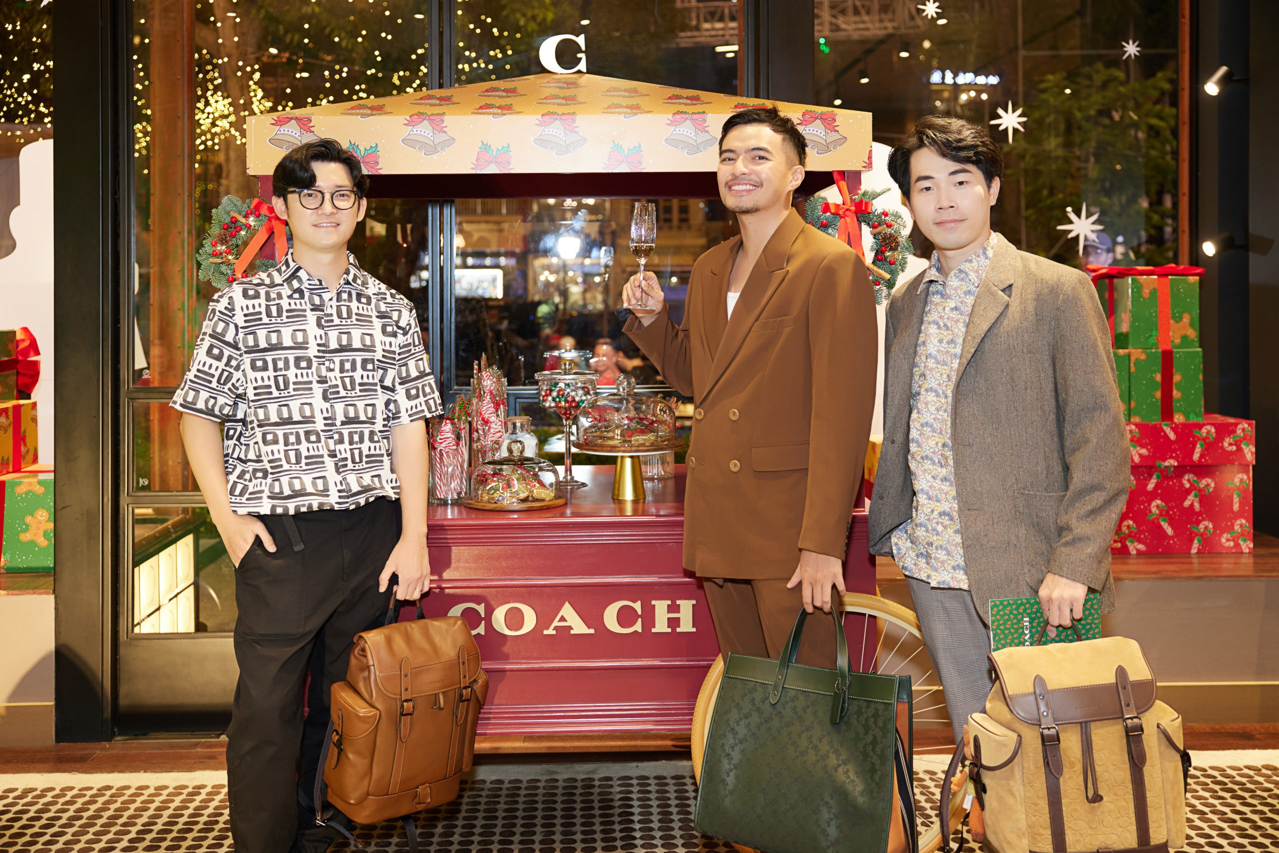 Travel bloggers Ly Thanh Co, Mike Nhan Phan and Phan The Anh check-in with the Wonder Sweet candy car at the Christmas party with Coach
